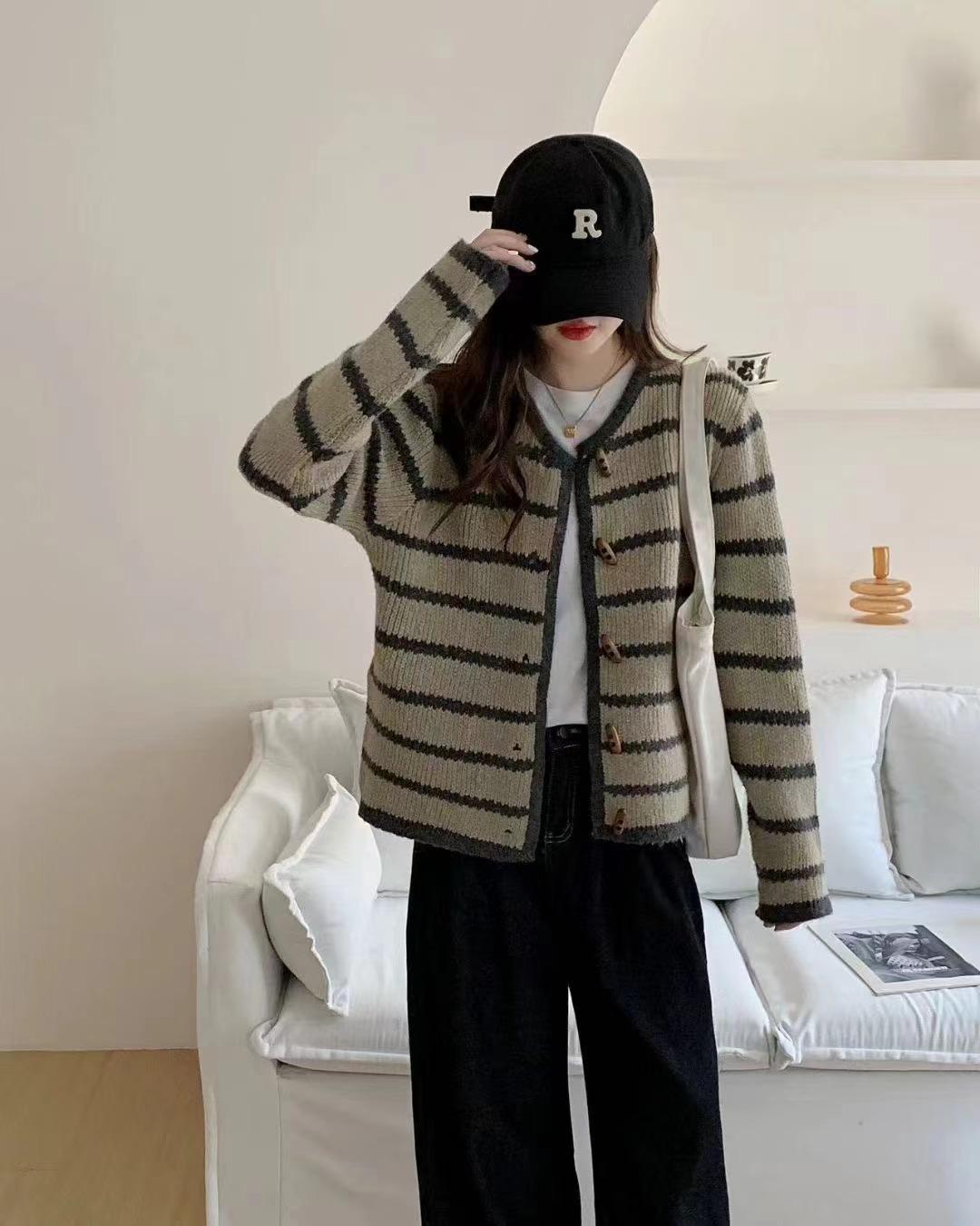 

Vintage striped knitted jacket women s autumn and winter and lazy wind horn buckle v-neck loose short sweater cardigan average size