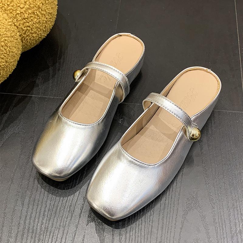 

Серебряная сумка голова половина тапочки с нишевым дизайном чувства драпировки женские летние сандалии 2025 новые тапочки-юбка 40 серебряный