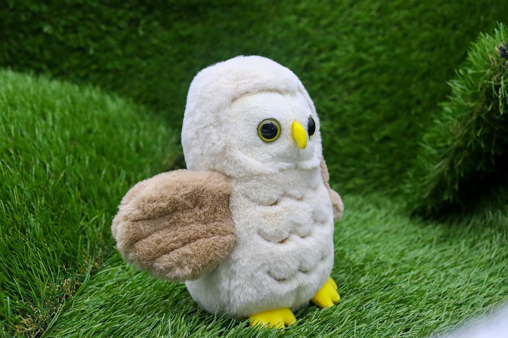 Take Off Flapping Owl S - Adorable owl plush toy with wings spread and flapping, beige [with music box]