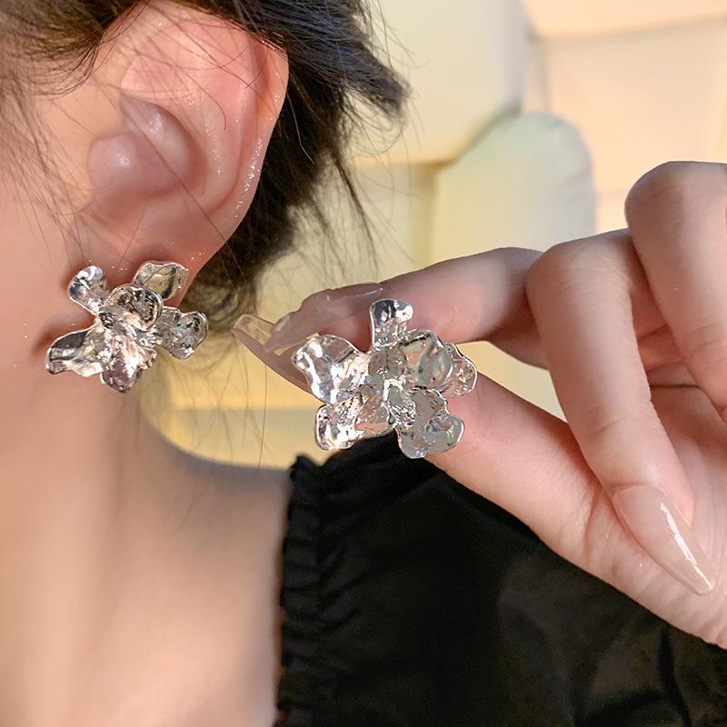 S925 Silver Needle Small Fresh Versatile Flower Stud Earrings Women's Light Luxury Niche Premium Pearl Earrings