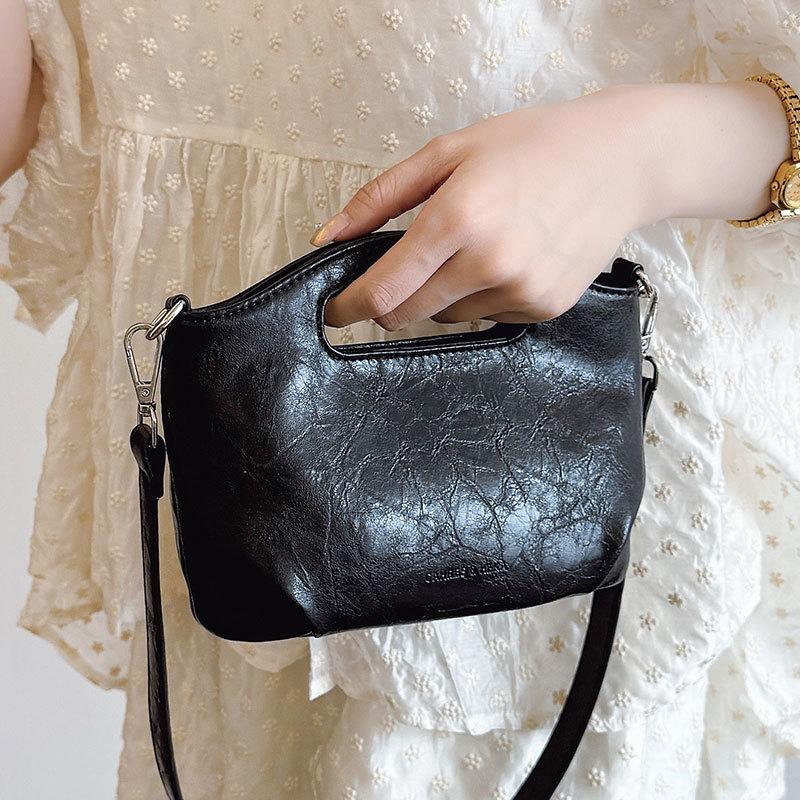 Wholesale simple style texture portable bucket bag fashion casual women commuting niche design messenger bag