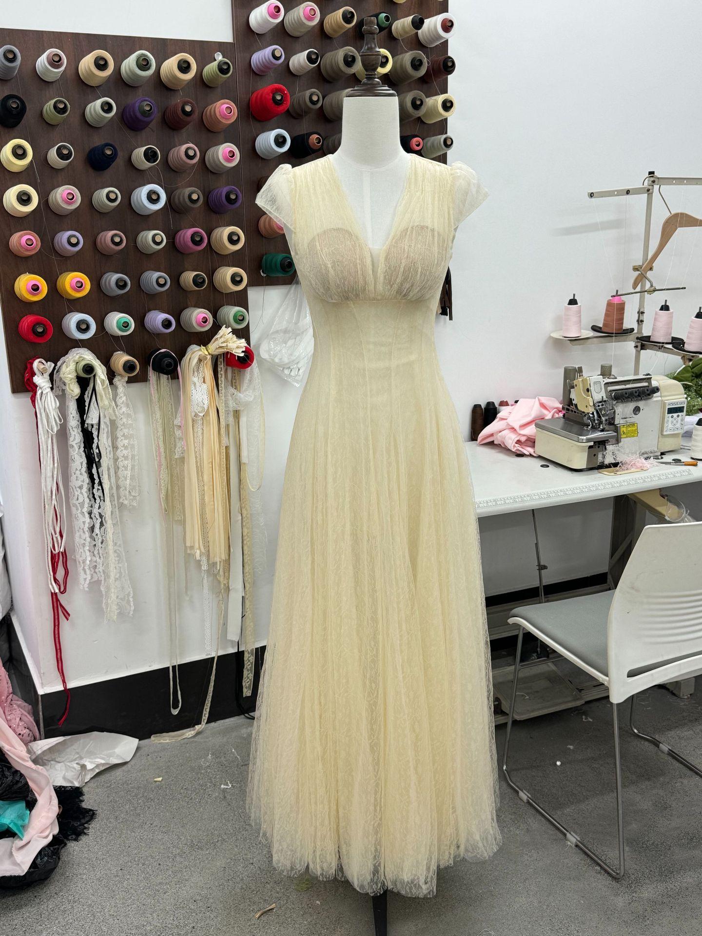 French heavy industry lace dress sweet foreign style dress super fairy dress sexy deep V dress XS слоновая кость