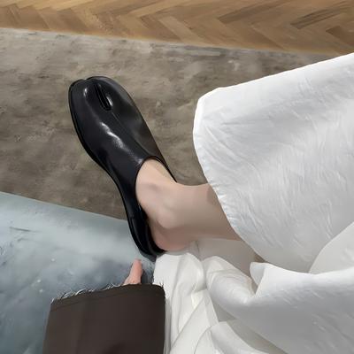 Versione in pelle di vacchetta~ Madre d'uva, gli stessi mocassini pigri a fondo piatto e a bocca bassa, scarpe da donna in pelle piccole a un pedale con punta divisa a zampa di maiale
