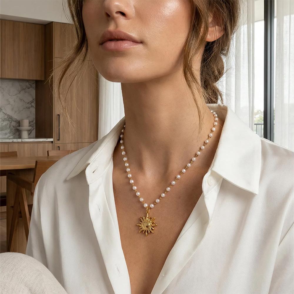 Fashion retro sunflower pendant pearl necklace plated 18K gold stainless steel personalized high-end sweater chain