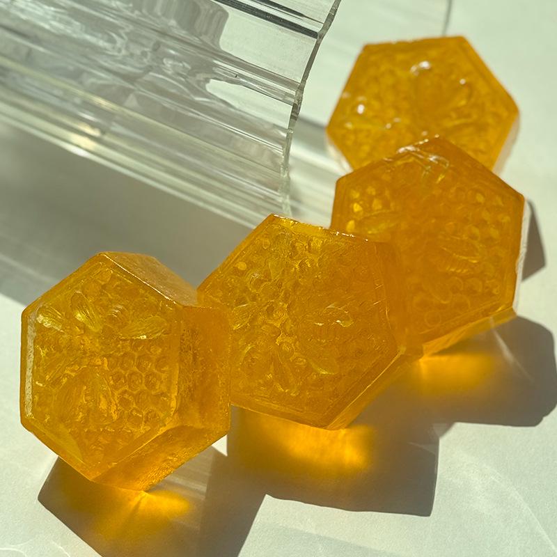Unisex Handmade Honey Soap with Plant Formula for Moisturizing and Cleansing Pores