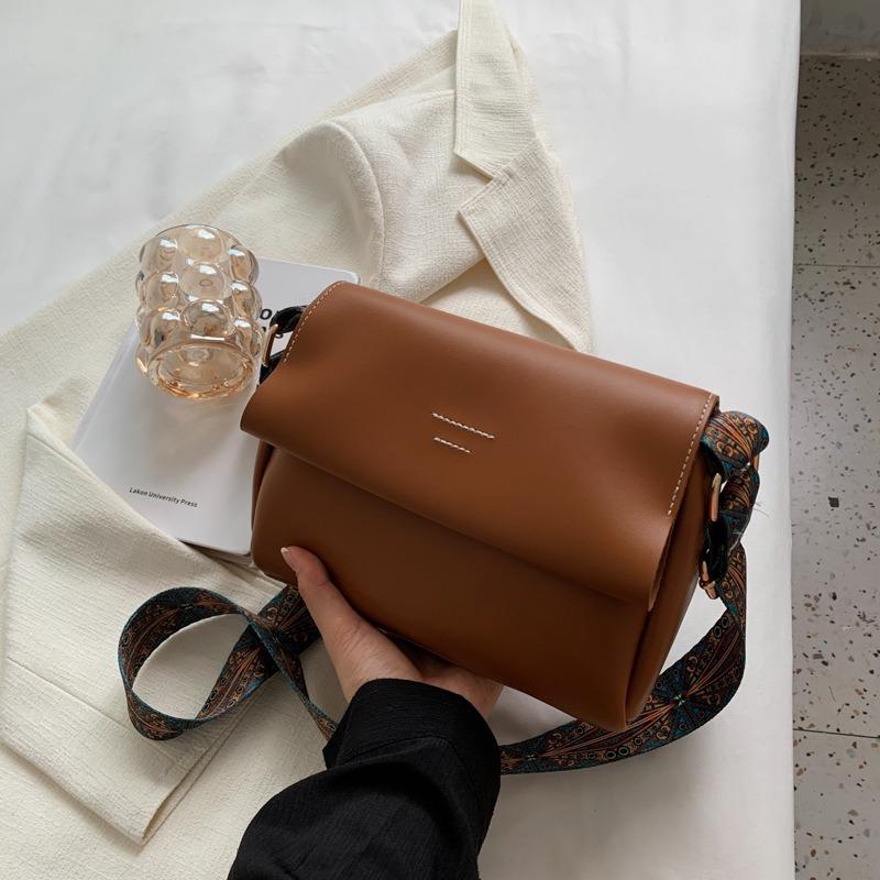 Retro women's bags, new trendy high-quality textured shoulder bags, simple and versatile wide shoulder straps, crossbody solid color