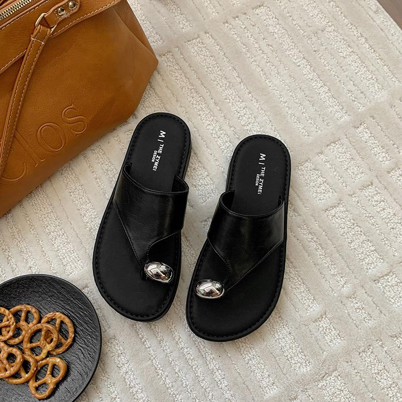 Thick-soled one-word set of toe slippers for women to wear in the summer of 2025, new models with skirts, flip-flops, Roman niche sandals