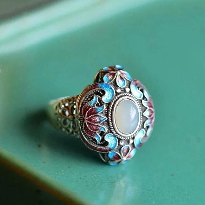 Designer Original Craft Intarsien Emaille Porzellan Lotus Natürlicher Chalcedon Verstellbarer Ring Ethnischer klassischer Damenschmuck