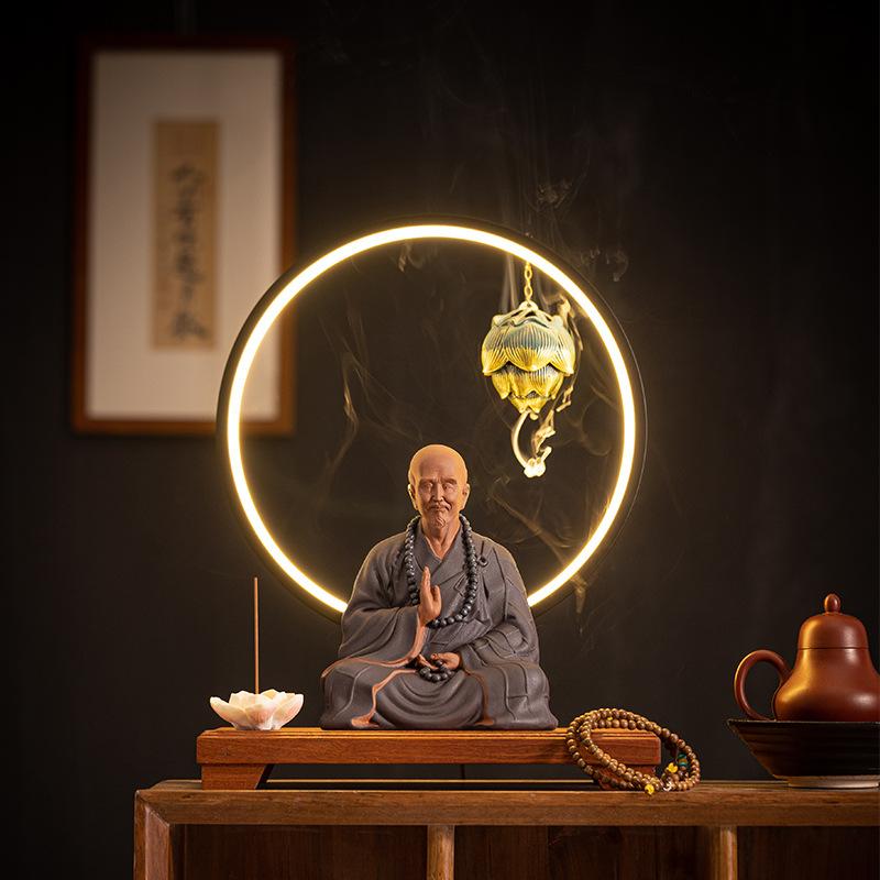 Ceramiczne przedmioty dekoracyjne w stylu zen autorstwa Mistrza Hongyi, posąg postaci historycznej Li Shutong oraz przedmioty dekoracyjne do ent