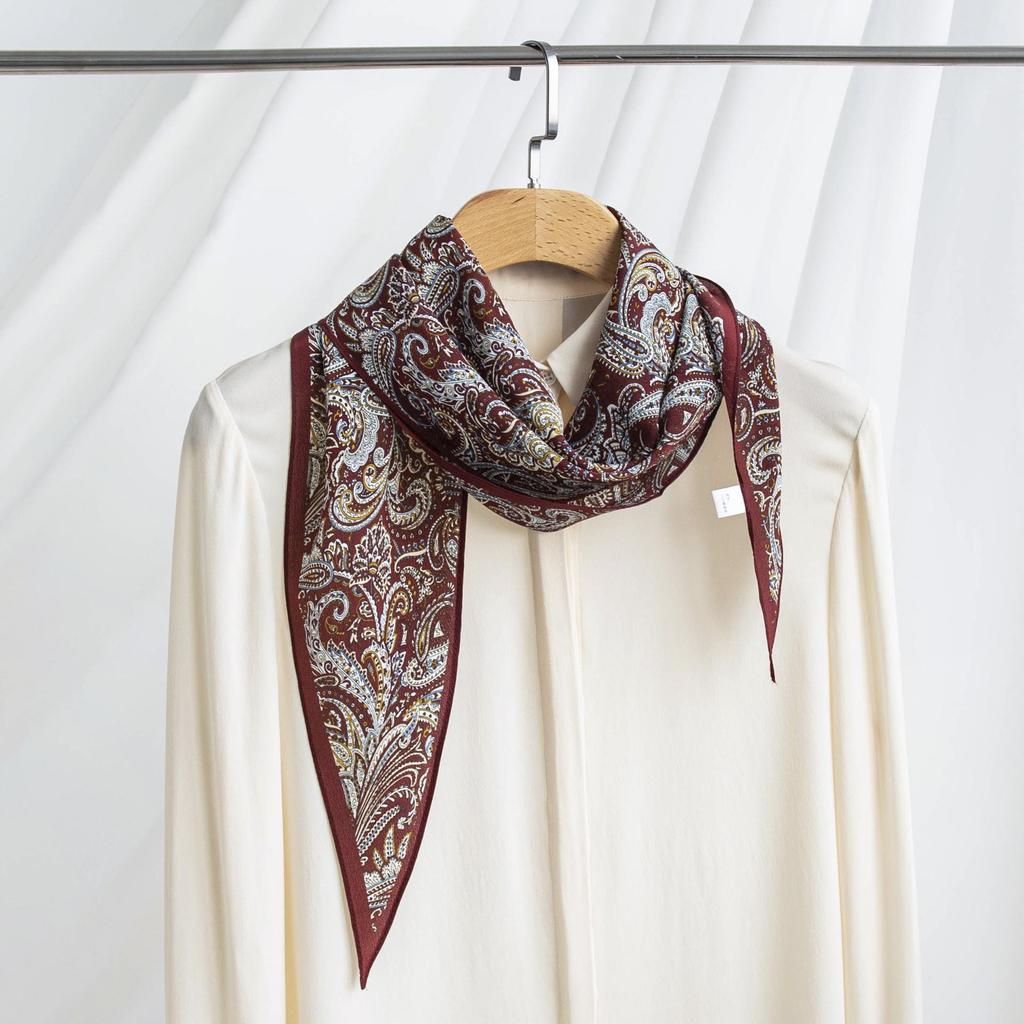 Elegant Double Crepe Women's Scarf: Double-Sided Vintage Print, Fashionable Commute Shawl with Sunscreen and Sunshade Features.