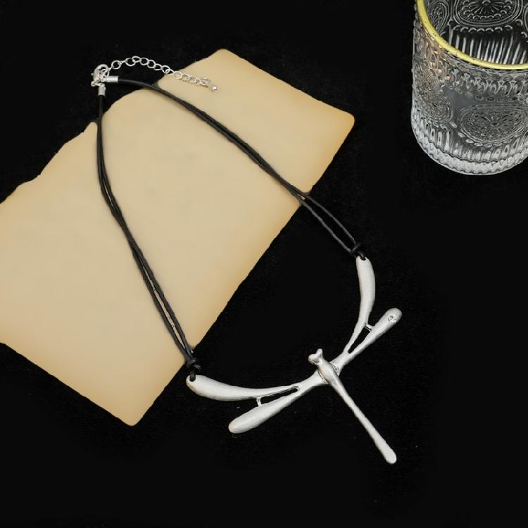 Dragonflys Pendant Necklace Alloy Materials Day To Night Jewelry Accessory For Fashionable Outfits
