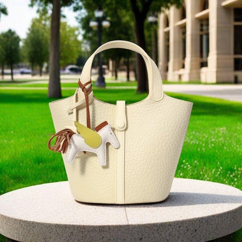 

South Style Chio2n Cheese Milk Water Bucket Bag Women 2025 New Handbag Spring and Summer Super Popular Shoulder Messenger Bag Light yellow