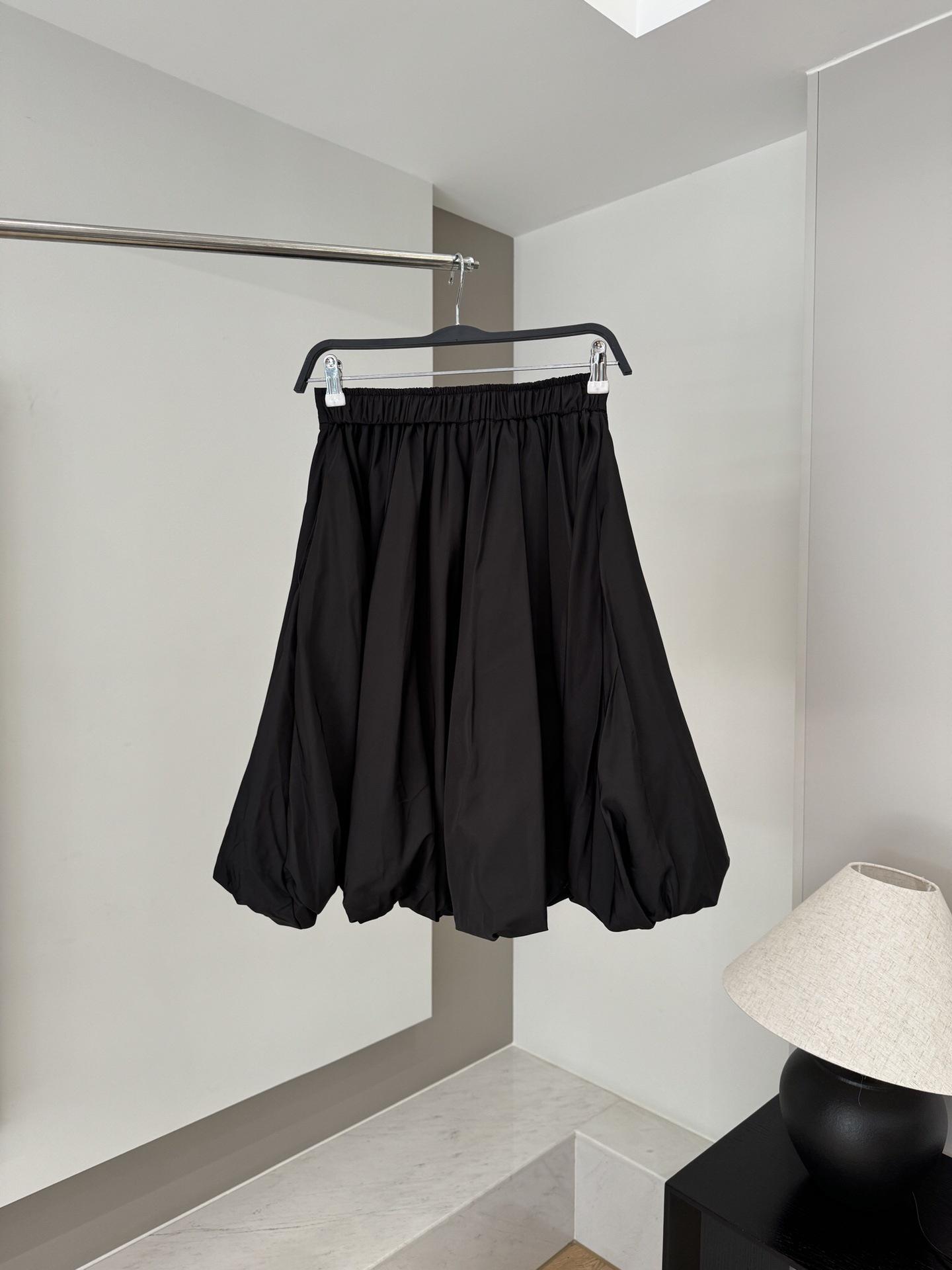 

Женская черная мини-юбка с пузырчатыми оборками от CS - Поступление весна 2025 Small чёрный