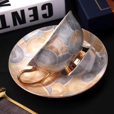 Kaffeetasse und Teller im europäischen Hofstil, zweiteiliges Set aus luxuriöser Keramiktasse mit goldenem Griff, Wassertasse, Nachmittagstee, Milchtasse, 1–2 Stück erhältlich