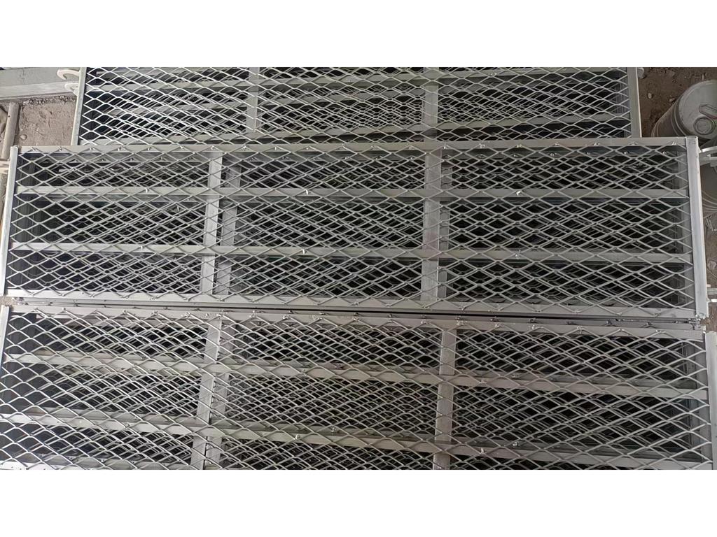 Mobile Scaffolding Galvanized Perforated Footboard with Hooks and Mesh Panel