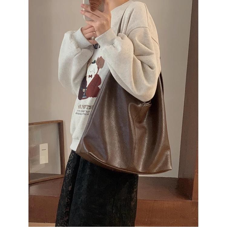IELGY women's large-capacity bag, simple soft leather shoulder armpit bag, retro commuter oblique span mother and child bag