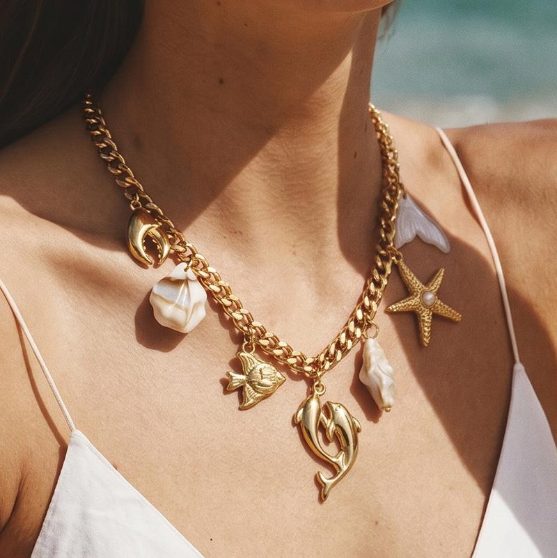 High-end light luxury ocean-style gold chain necklace for women, multiple pendants, shells, starfish, and bear fashion accessories