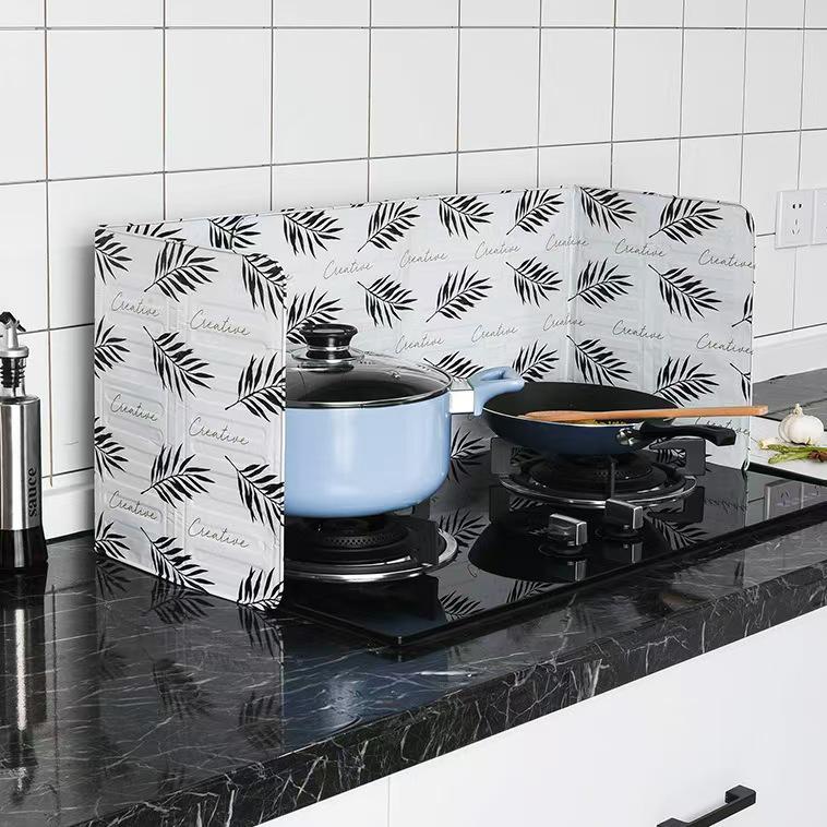 Nordischer Stil Aluminium Ölspritzschutz: Verdickte, wasserdichte Trennwand für Herd & Dunstabzugshaube