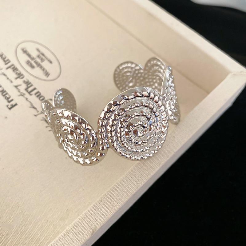Metal texture round fold opening bracelet fashionable simple versatile bracelet niche design jewelry