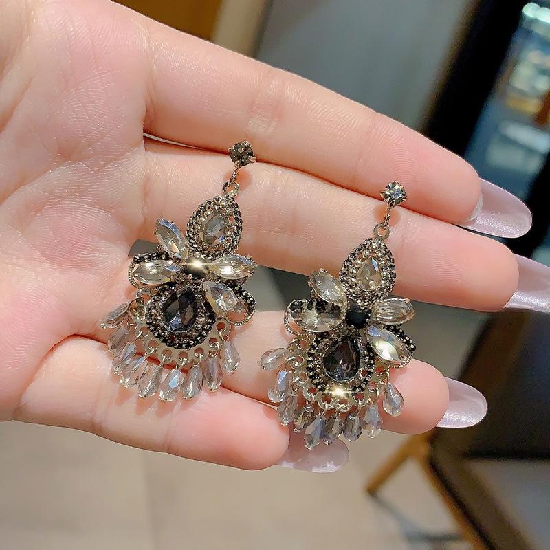 

Высококлассные новые ретро этнические серьги с бахромой, женские длинные серьги, модные универсальные модные ушные аксессуары