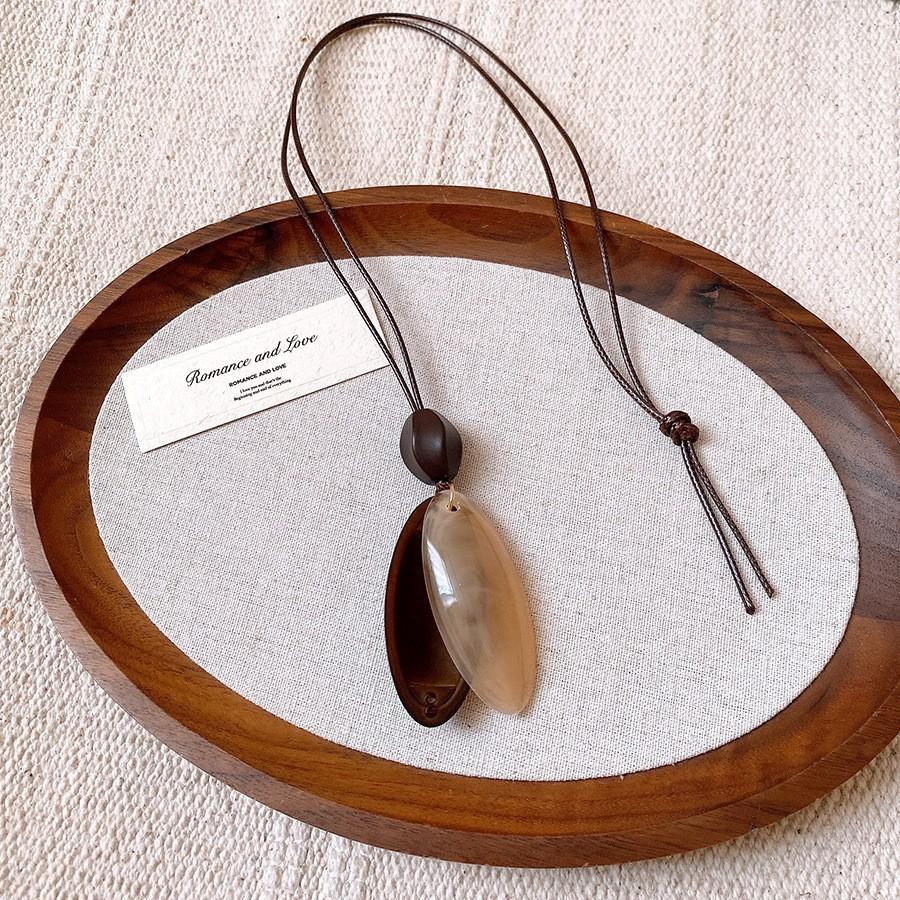 Wood chips irregular round square pendant necklace retro ethnic style collarbone chain design sense sweater chain women