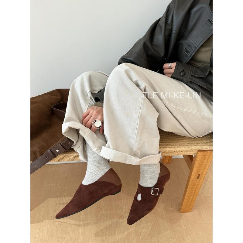 

French retro pointed belt buckle low heel deep mouth single shoes women s 2025 autumn and winter design sense suede versatile grandma shoes 39 темно-коричневого