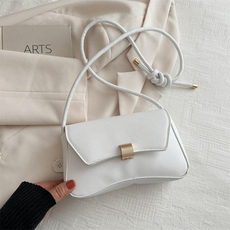 This year's popular fashion Korean version of solid color texture knotted shoulder strap messenger bag 2025 new versatile ins small square bag