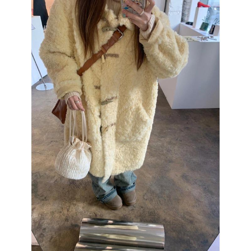 

Мягкое ворсистое пальто из овечьей шерсти с восковым покрытием, женское, на пуговицах-рожках, зимняя мода, ленивый темперамент, шерстяной топ, хлопковое пальто S 80-52.5 kg