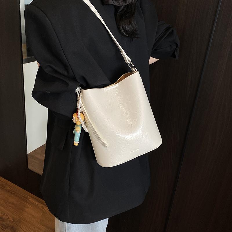 Spring Small Bag Women's Fashion New Shoulder Armpit Bag Fashion Commuter Crossbody Bucket Bag