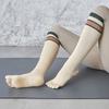 Fem tær Lange sokker Strømper Uformelle stripete sklisikker Pilates Yoga Sokker Bomull Pustende Fitness Gym Løpe Sykkelsokker
