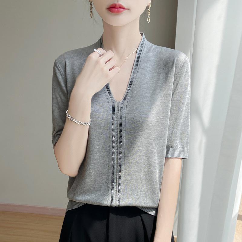 Heavy Industry Diamond Design Sense Summer Thin Knitted Three-Part Sleeve T-shirt Women's V-neck Age Reducing Pull-up Solid Color Short Sleeve