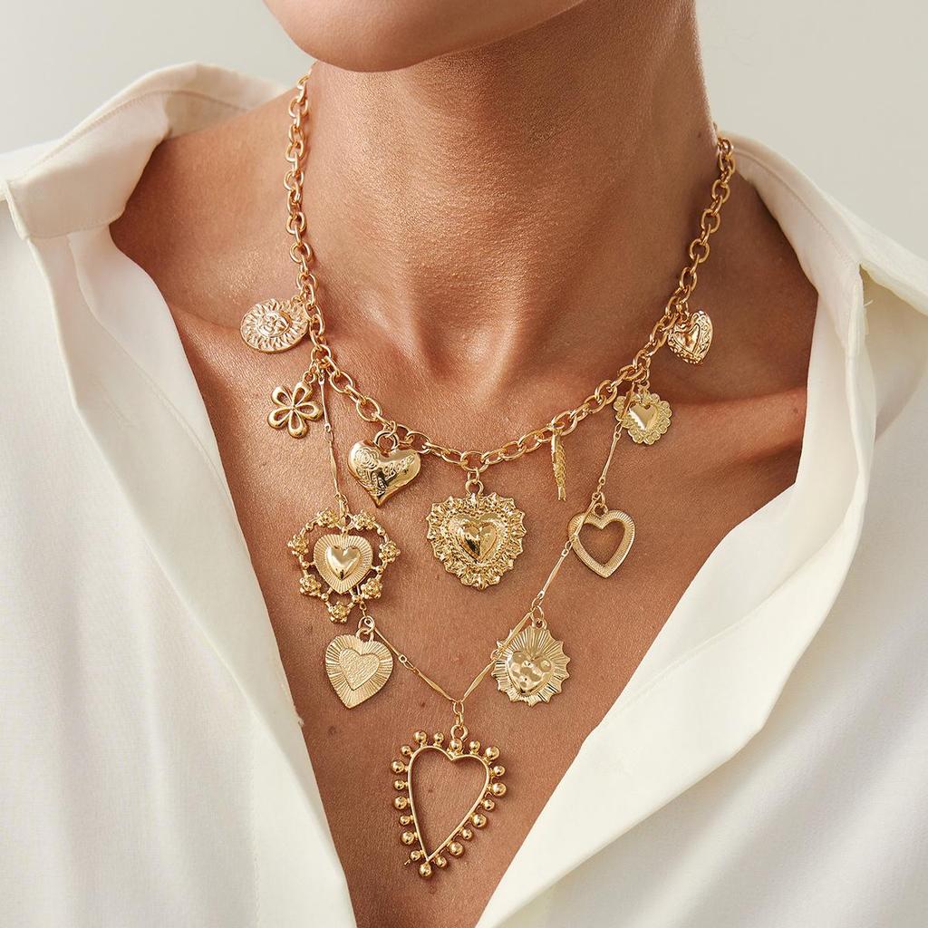 Cold Style Love Pendant & Metallic Striped Clavicle Chain Necklace Set