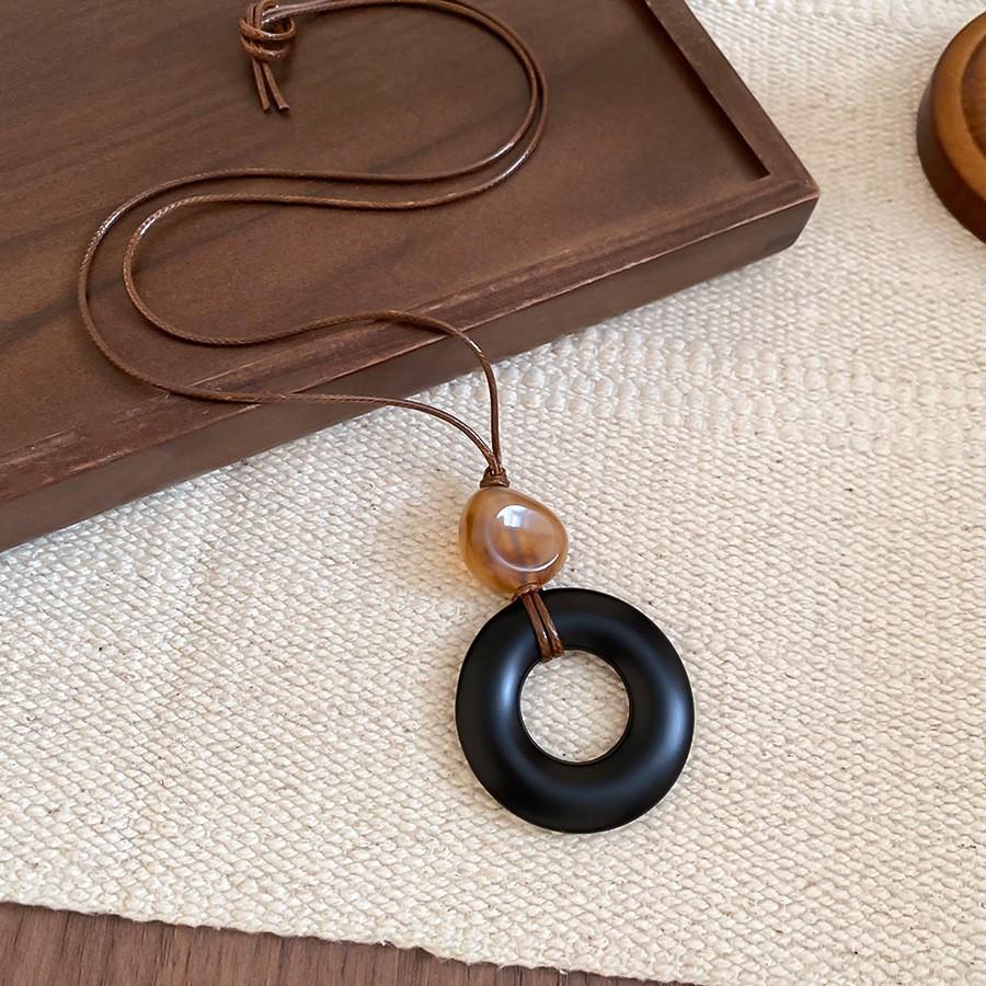 Wood chips irregular round square pendant necklace retro ethnic style collarbone chain design sense sweater chain women