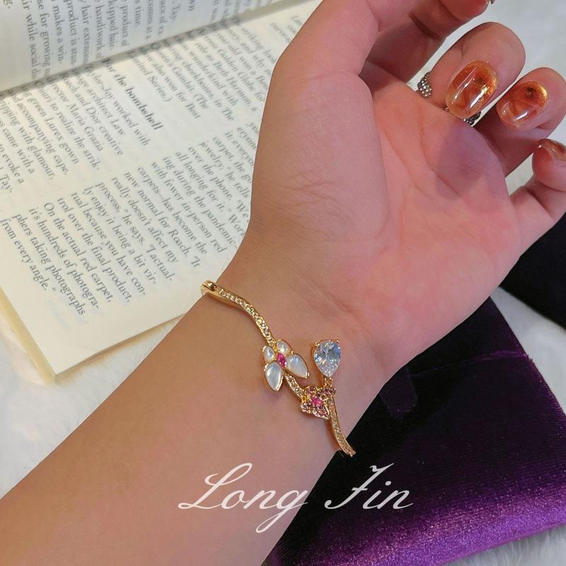 Schmetterlingsarmband Super Schwere Arbeit Schmetterling Weißer Perlmutt Puder Perlmutt Retro Exquisites Armband High-End Leichter Luxus Armband