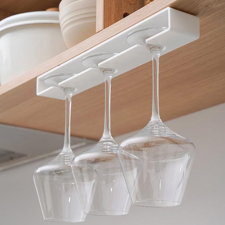 Obrácený stojan na sklenice na víno: Závěsný držák na hrnky do kuchyně a baru bez nutnosti vrtání