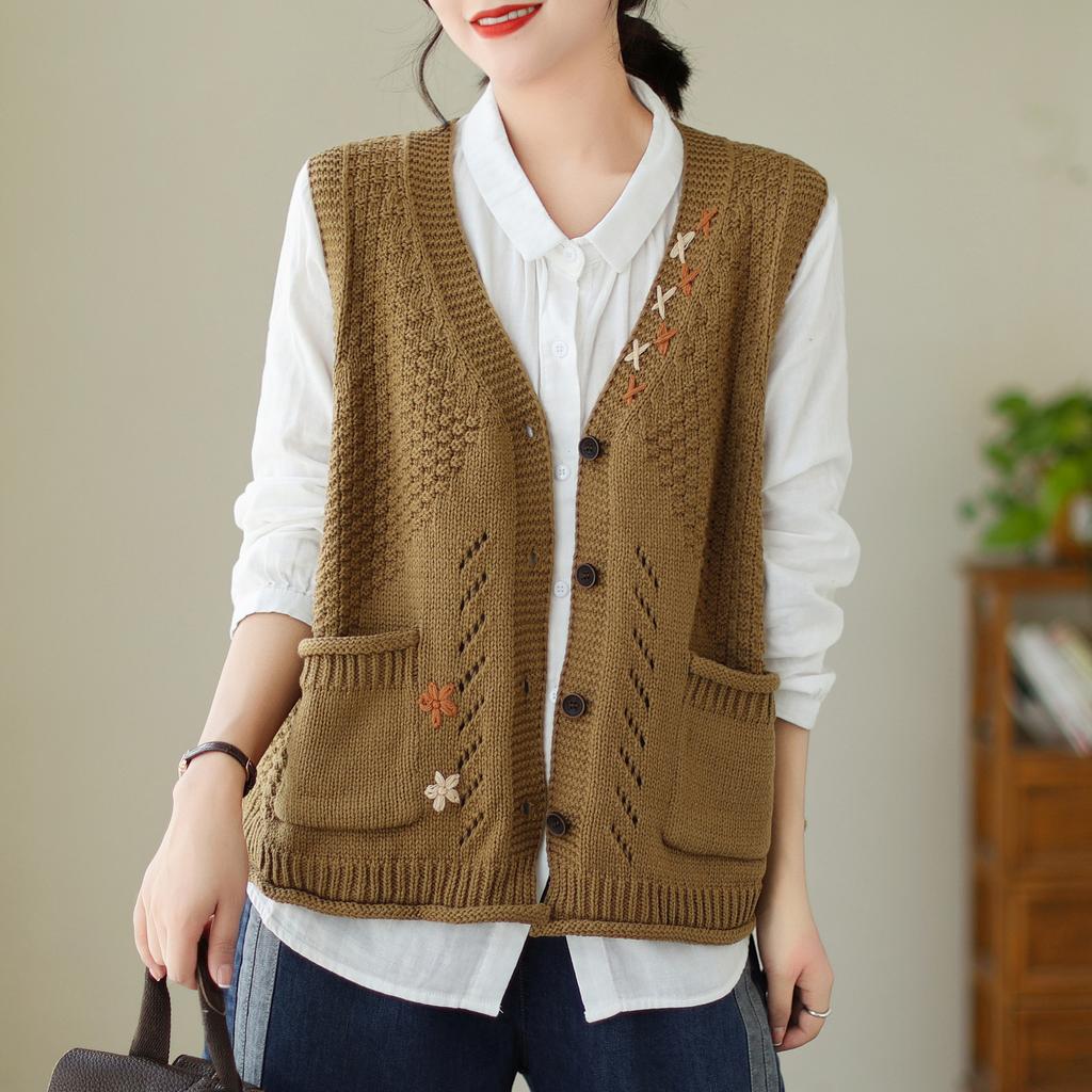 Spring/Summer New Retro Sleeveless Knitted Vest for Women with V-neck Hollow Knitted Cardigan Tank Top