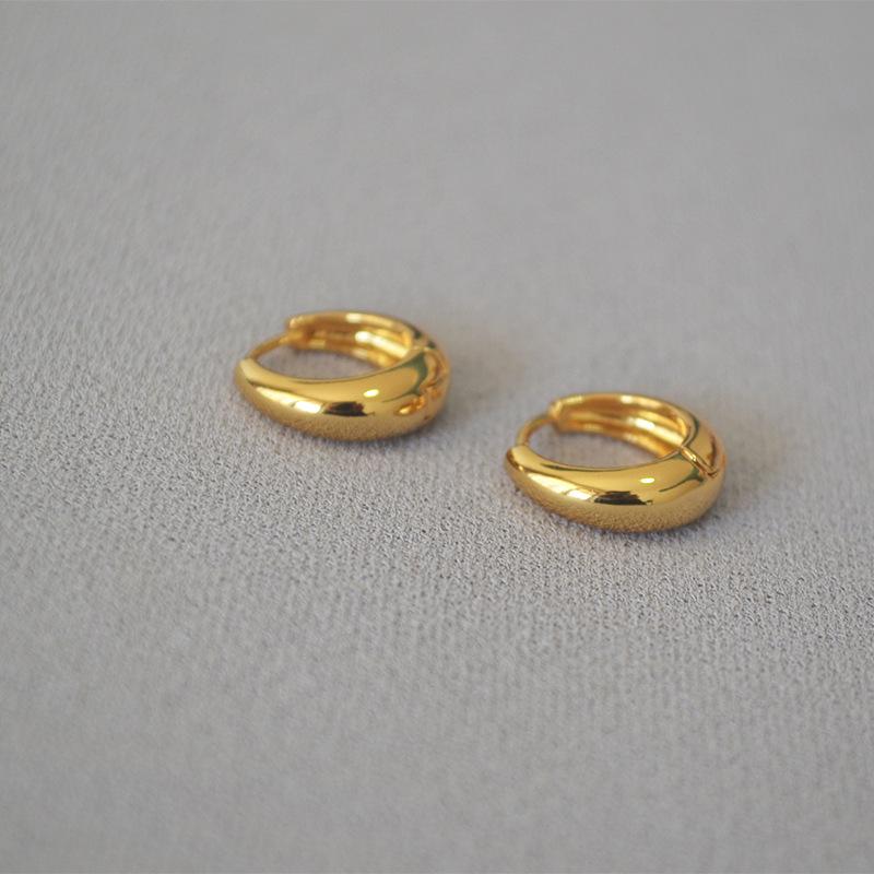 Koreanische Version von Messing vergoldet Kalter Wind Schlicht, klein und exquisit Täglicher Pendelverkehr Temperament Ohrbügel Ohrringe Ohrringe Damengeschenke