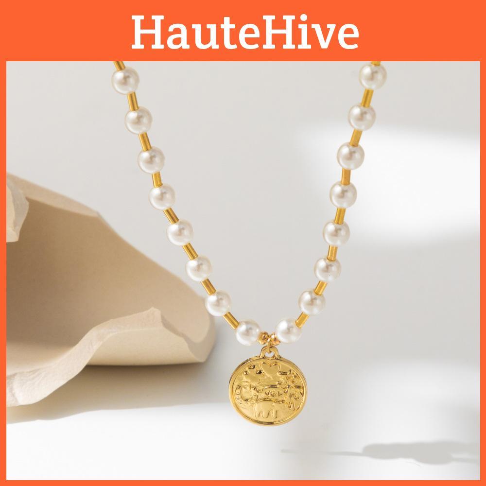 Elegant Modern And Geometric Alloy Pendant Necklace For Women With Gold Finish Electroplated