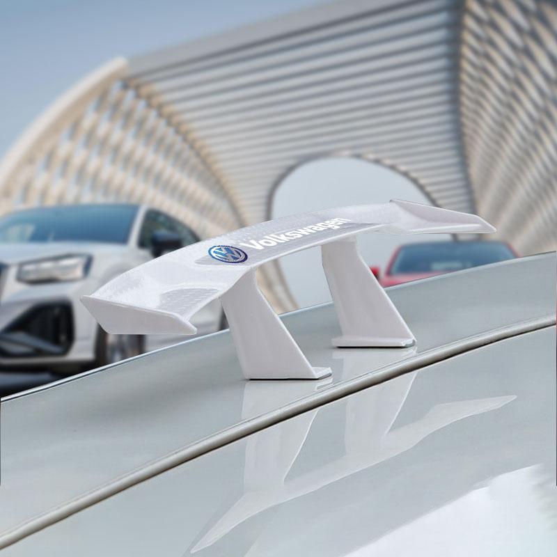 Auto Heckspoiler Mini Spoiler Flügel Kleiner Heck Emblem Aufkleber Dekoration Für Volkswagen CC Golf 4 6 7 GTI Tiguan Passat B5 B6 B7 Jetta MK5 MK6