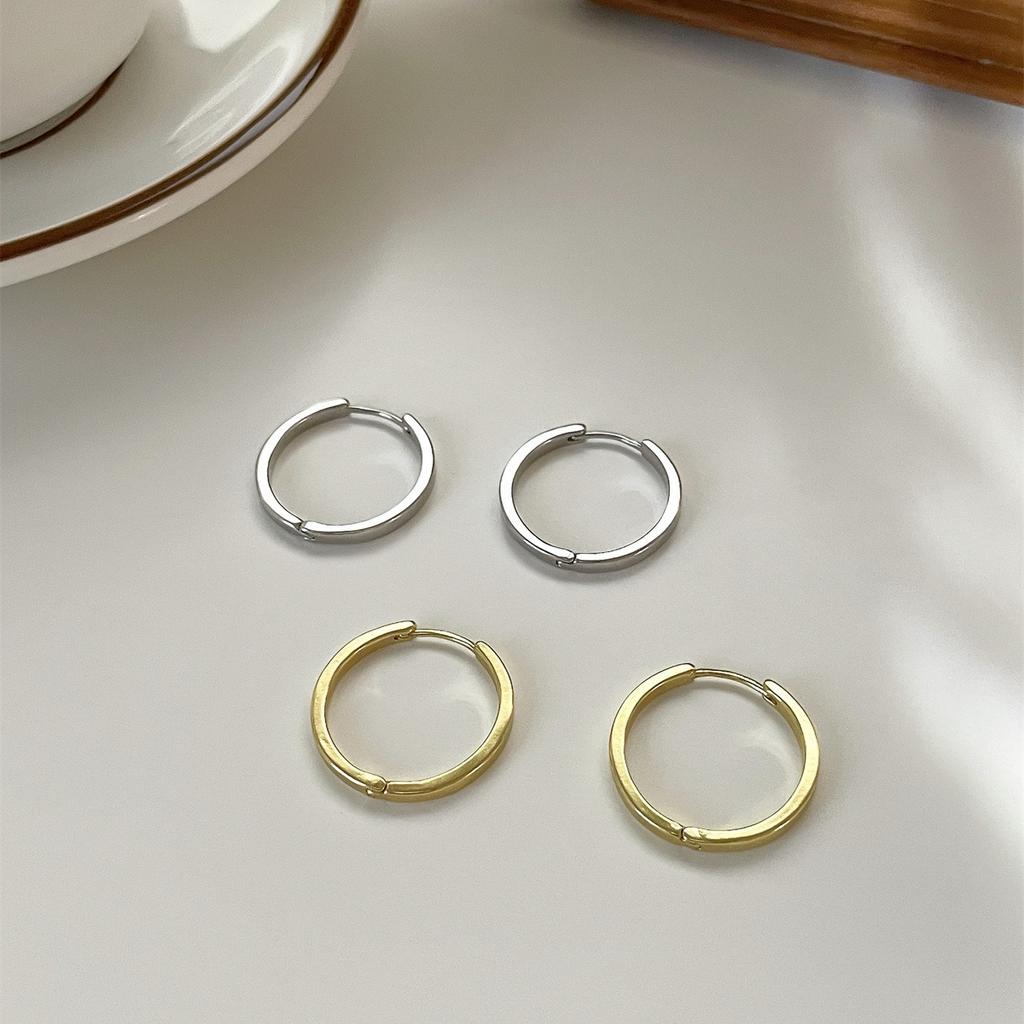 925 Silver Needle Plain Ring Earrings Light Luxury Fashion High Temperament Earrings Simple and Exquisite Versatile Autumn and Winter Ear Jewelry