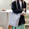 A Niche, Large-capacity, Lightweight Hand-held Shoulder Bag, Fashionable and Retro Commuting Mommy Bag