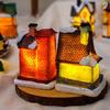 Weihnachten glühende Haus Ornament romantische warme Beleuchtung Harz Handwerk Desktop LED schneebedeckte Haus Dekoration Figur Statue Festival Geschenk
