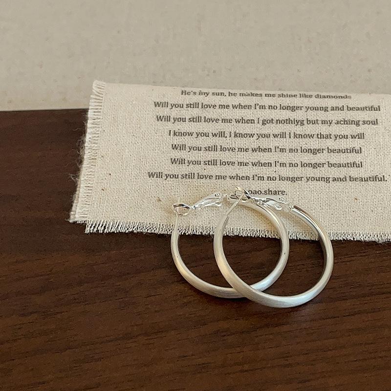 

Простые серьги-кольца из матового металла, женские серьги высокого класса, уникальная индивидуальность, изысканная мода, универсальные серьги