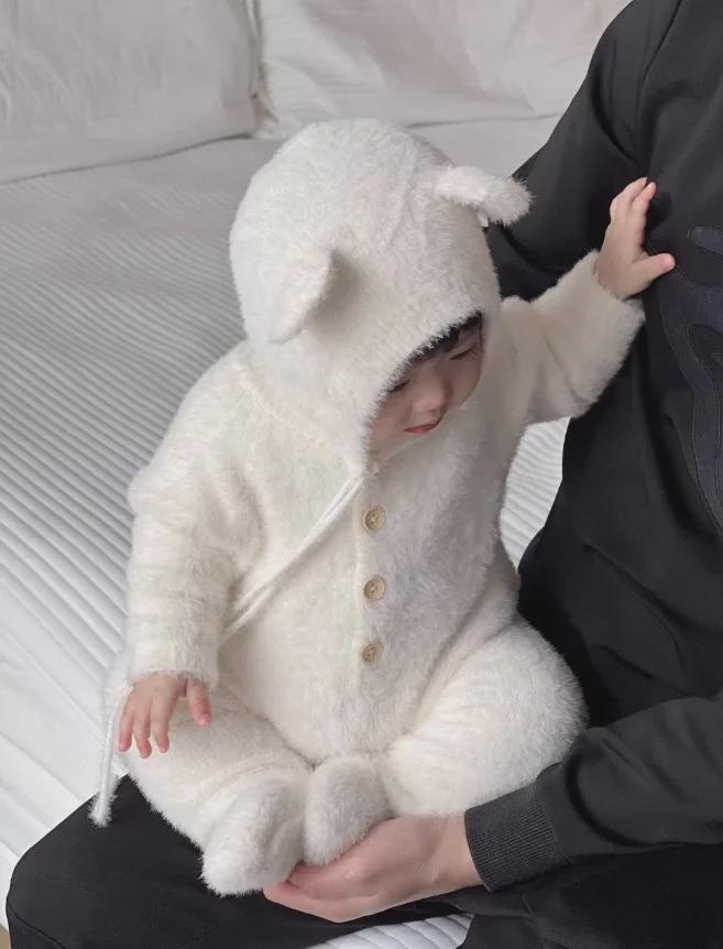 Autumn & Winter Baby Romper: Super Cute Imitation Mink Jumpsuit with Bear Foot Covering for Boys & Girls
