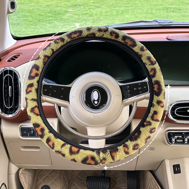 Plush Leopard Print Steering Wheel Cover - Warm Fleece Universal Grip