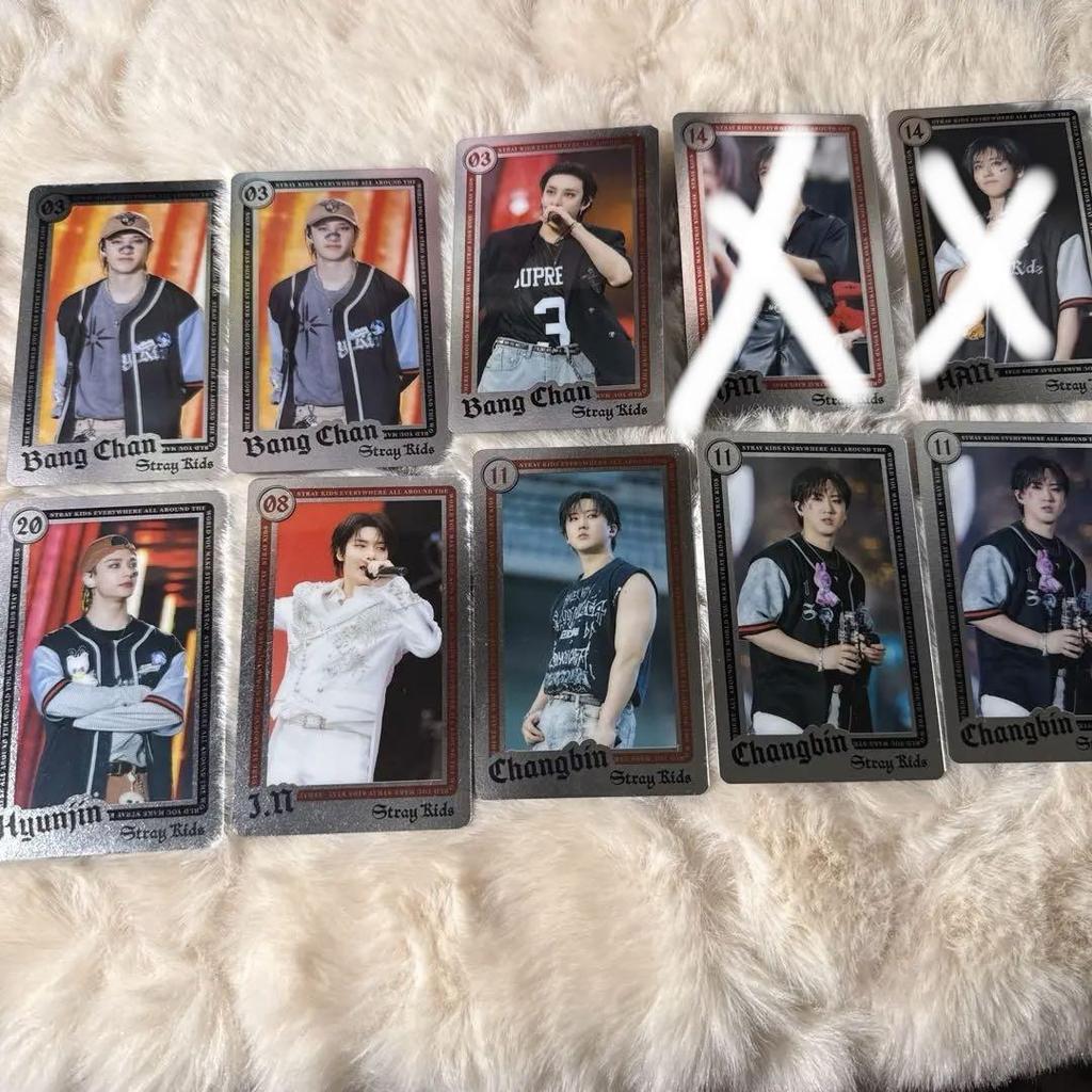 [USED] Straykids World Tour Trading Cards (8 Cards)