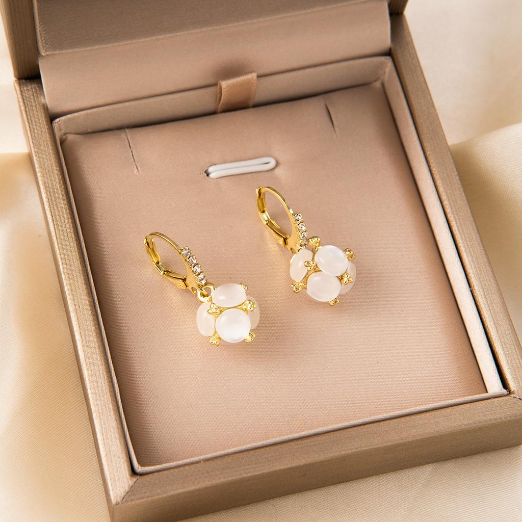 Light Luxury High-End Earrings, Simple Retro Opal Hydrangea Earrings, Women'S Fashion Niche Earrings.