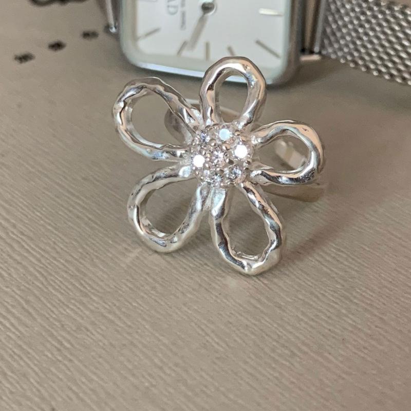Trendy Fashionable And Large Flower Design Ring For Women Adjustable Open Style