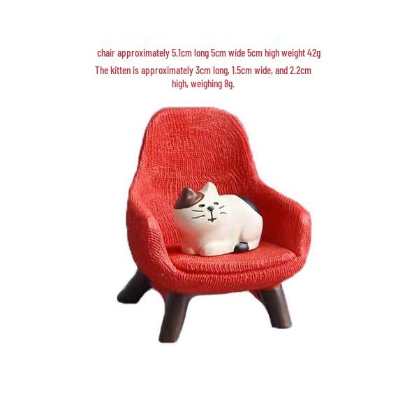 Japanese Style Cat Mini Sofa Ornament: ZAKKA Blind Box Resin Miniature.