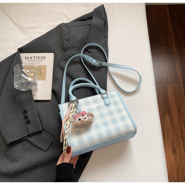 Versatile large-capacity commuter bag women's new Korean version of foreign-style plaid handbag fashion casual messenger bag